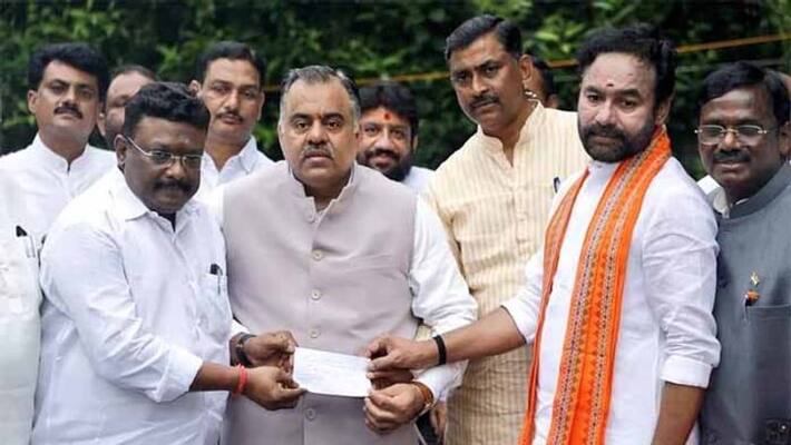 Dasoju Sravan joins in BJP Dasoju Sravan joins in BJP