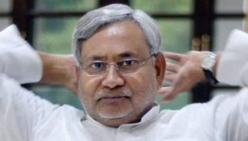 Parallel meetings of the JD(U) and RJD begin in Bihar amid rising political tensions.
