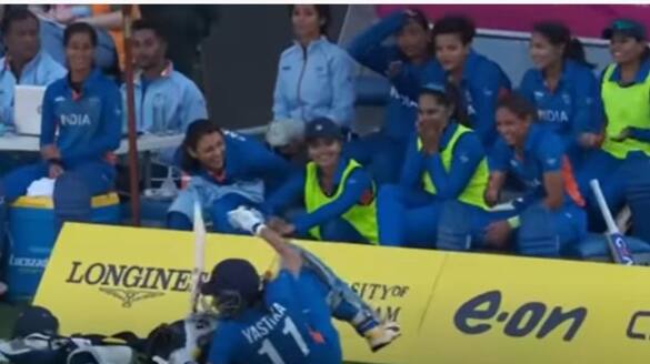 CWG 2022 INDW vs AUSW final Watch Indian players laughing after Yastika Bhatia fall down 
