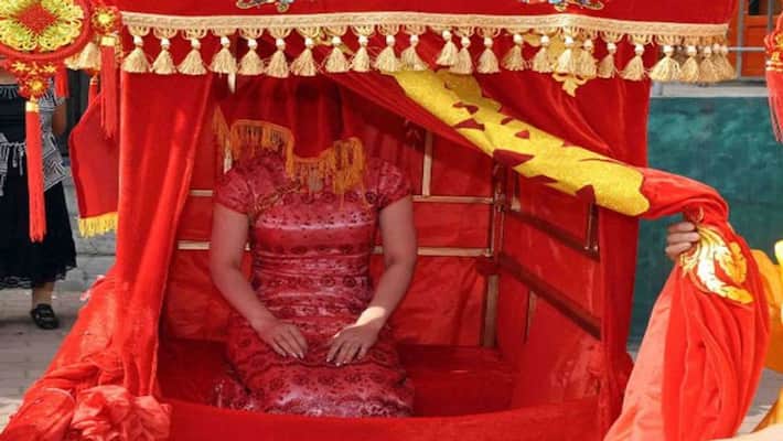 Weird marriage culture in Shilling ghati in china women got married to man only for one day dva Weird marriage culture in Shilling ghati in china women got married to man only for one day dva