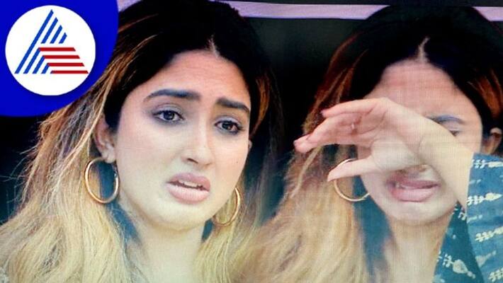 Bigg boss ott kannada Saanya Iyer reveals about her relationship with abusive step father vcs Bigg boss ott kannada Saanya Iyer reveals about her relationship with abusive step father vcs