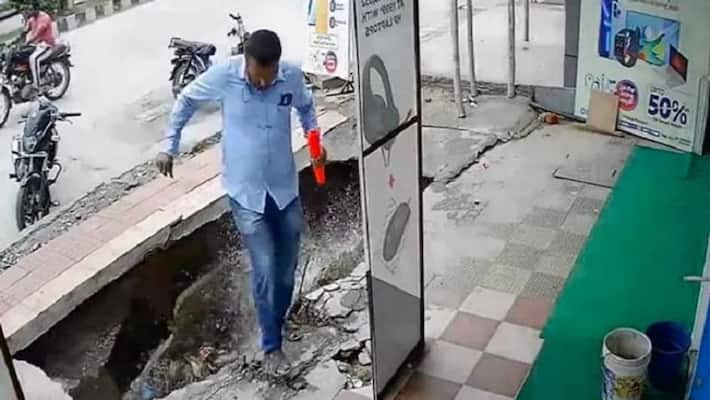 Watch video of Man's Narrow Escape On Sidewalk Leaves Anand Mahindra Stunned Watch video of Man's Narrow Escape On Sidewalk Leaves Anand Mahindra Stunned