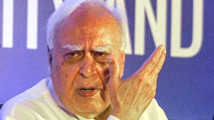 Kapil Sibal slammed CBI as uncaged parrot with saffron plumes, Former Minister reaction after raid at Manish Sisodia residence, DVG Kapil Sibal slammed CBI as uncaged parrot with saffron plumes, Former Minister reaction after raid at Manish Sisodia residence, DVG