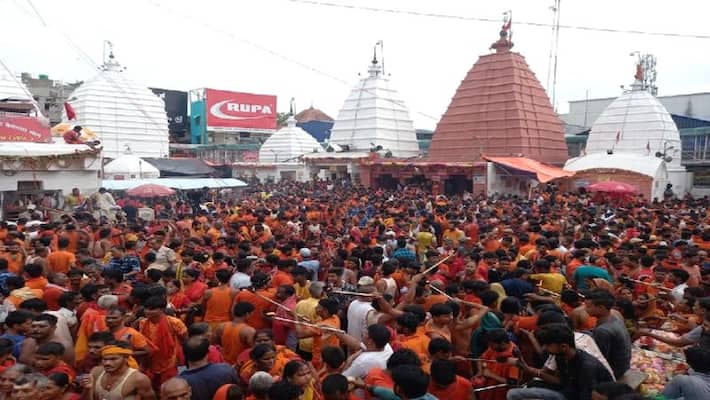 Deoghar news devotees gather at Baba Baidyanath Jyotirlinga Dham for last sawan somwar of 2022 sca Deoghar news devotees gather at Baba Baidyanath Jyotirlinga Dham for last sawan somwar of 2022 sca