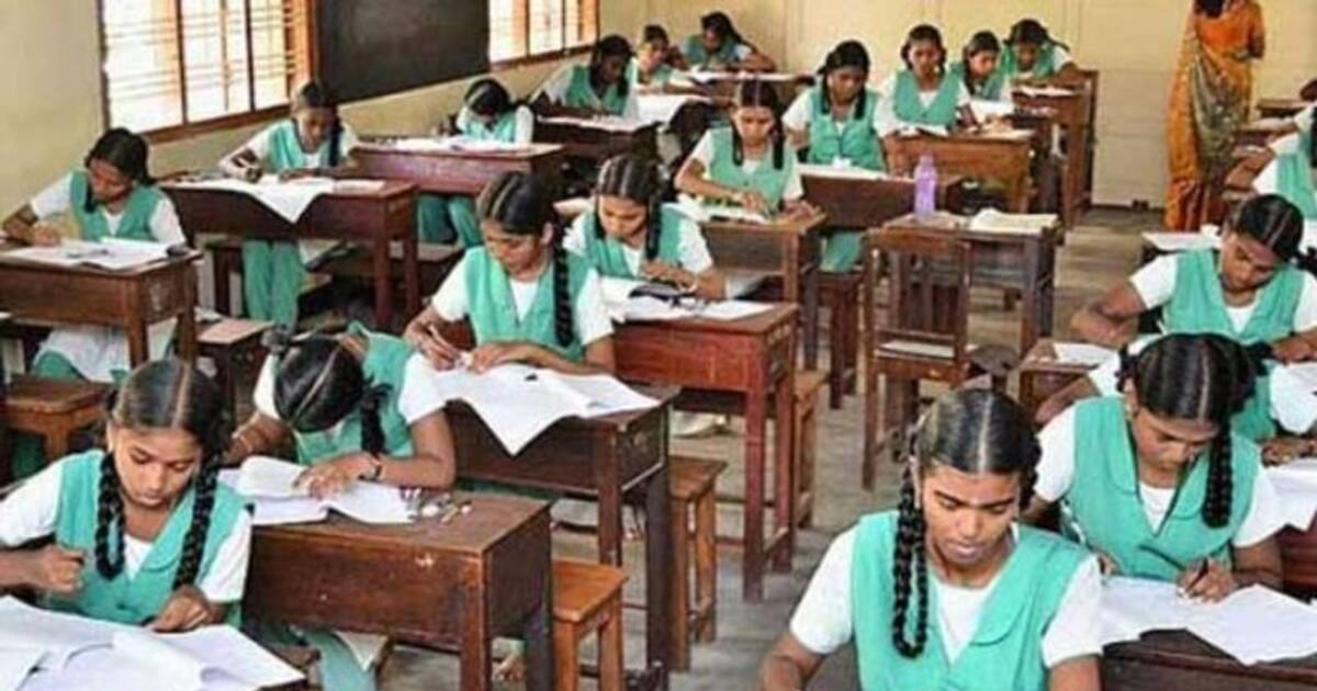 பிளஸ் 2  பொதுதேர்வுக்கு 50,000 பேர் வராததற்கு இது தான் காரணமா? உண்மையை போட்டுடைத்த அரசு பள்ளி தலைமை ஆசிரியர்