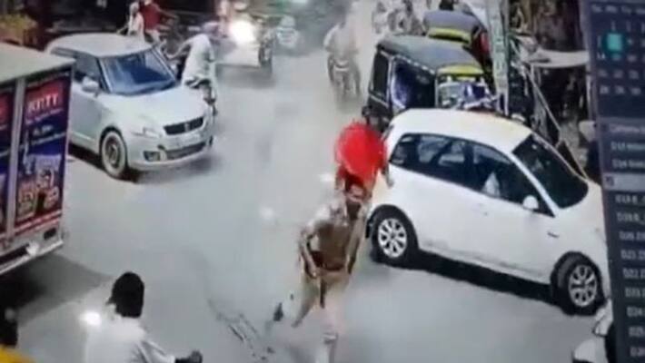 pnjab police cop fire fleeing car in Ferozepur video goes viral apa pnjab police cop fire fleeing car in Ferozepur video goes viral apa