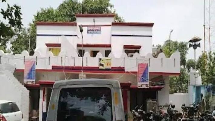 UP's teacher's number hacked, asked for gifts from ministers, Puducherry Police reached firozabad UP's teacher's number hacked, asked for gifts from ministers, Puducherry Police reached firozabad