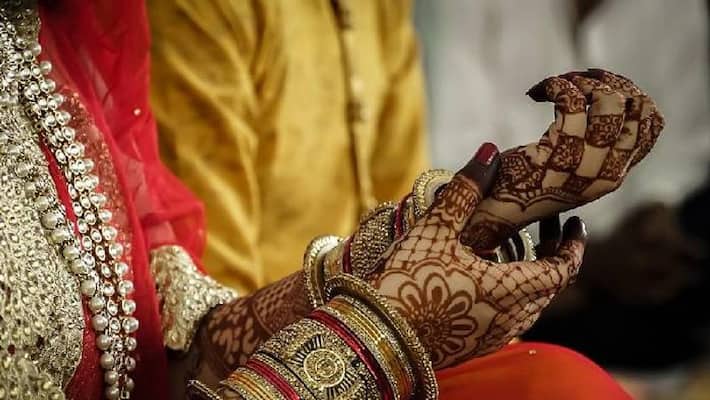 Woman Resigns From Job, After Only 1 colleague Attended Her Wedding Vin Woman Resigns From Job, After Only 1 colleague Attended Her Wedding Vin