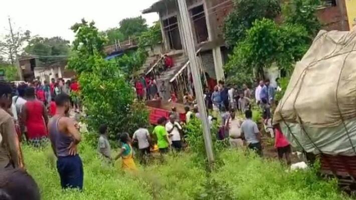 ranchi road accident news uncontrolled truck hit school van and than tractor four minor died on spot sca ranchi road accident news uncontrolled truck hit school van and than tractor four minor died on spot sca