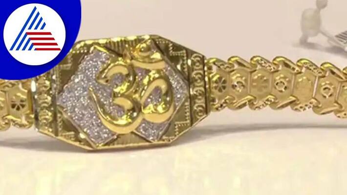Surat jewellery shop owner Deepak Bhai Choksi prepared golden rakhi which costs 5 lakh akb Surat jewellery shop owner Deepak Bhai Choksi prepared golden rakhi which costs 5 lakh akb
