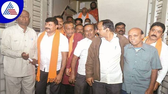 Hindu Organization Opposition to Zameer Ahmed Khan Flag Hoisting at Idgah Maidan grg Hindu Organization Opposition to Zameer Ahmed Khan Flag Hoisting at Idgah Maidan grg