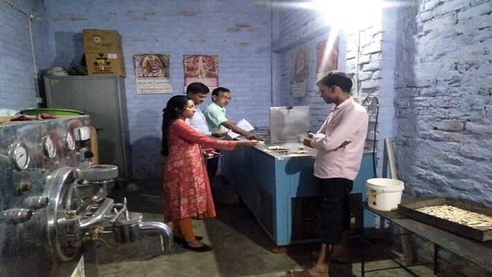 Before Rakshabandhan the team trying to crack down on adulteration in Unnao Before Rakshabandhan the team trying to crack down on adulteration in Unnao