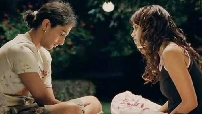 18 Year Old College Going Girl Can Not Express Her Feeling With Her Crush 18 Year Old College Going Girl Can Not Express Her Feeling With Her Crush
