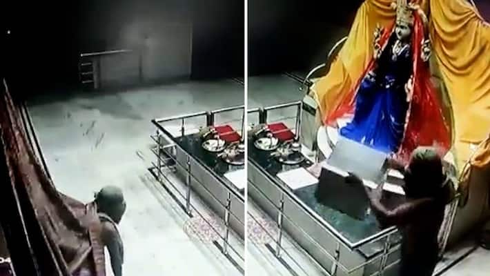 Watch Thief bows in front of deity before stealing donation boxes; Internet calls him 'Sanskari' thief-tgy Watch Thief bows in front of deity before stealing donation boxes; Internet calls him 'Sanskari' thief-tgy
