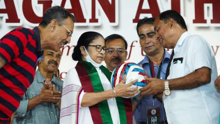CM Mamata Banerjee Donate 50 lakh rupees on the occasion of new built Mohun Bagan tent spb CM Mamata Banerjee Donate 50 lakh rupees on the occasion of new built Mohun Bagan tent spb