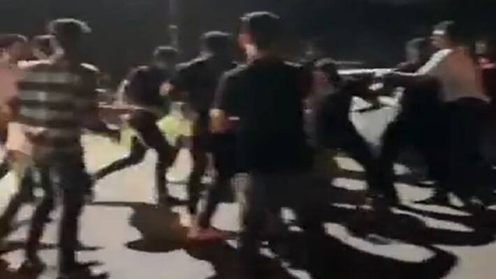 Inhumanity in Gurgaon.. Bouncers crushed a woman and her friends outside a night club.. Video viral Inhumanity in Gurgaon.. Bouncers crushed a woman and her friends outside a night club.. Video viral