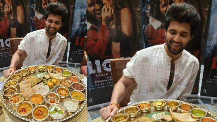 vijay devarakonda Enjoing gujarati taali at Liger Pramotions vijay devarakonda Enjoing gujarati taali at Liger Pramotions