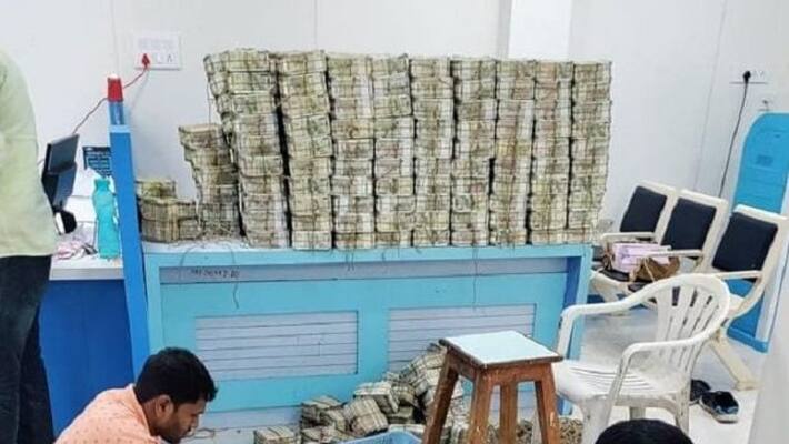 income tax department seizes 56 crore worth cash and 32 kg gold during it raid in maharashtra jalna ash income tax department seizes 56 crore worth cash and 32 kg gold during it raid in maharashtra jalna ash