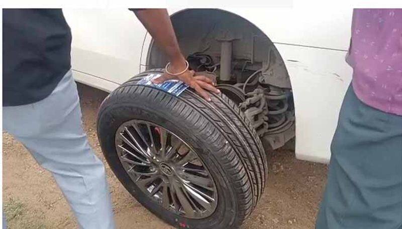 car tyre exploded..jagan mohan reddy mother Vijayamma escapes