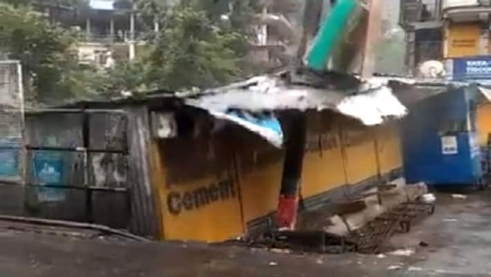 Kullu Cloudburst washes away shops vehicles in the blink of an eye vva Kullu Cloudburst washes away shops vehicles in the blink of an eye vva
