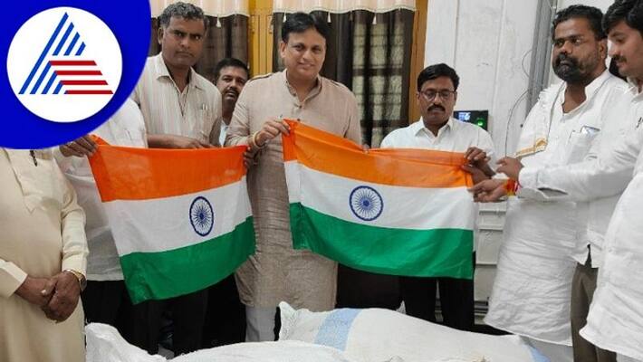 India75 50 thousand flags handed over by Dharamsingh Foundation Jevargi rav India75 50 thousand flags handed over by Dharamsingh Foundation Jevargi rav
