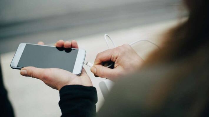 India might make it mandatory for smartphones and tablets to feature a common charging port in the coming years ANP India might make it mandatory for smartphones and tablets to feature a common charging port in the coming years ANP