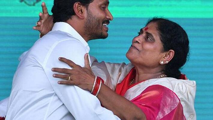 car tyre exploded..jagan mohan reddy mother Vijayamma escapes car tyre exploded..jagan mohan reddy mother Vijayamma escapes