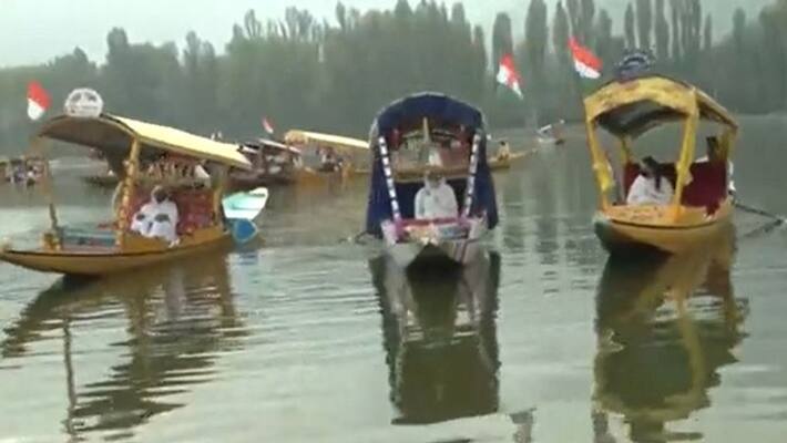 Har Ghar Tiranga Azadi Ka Amrit Mahotsav Tiranga shikara rally Dal Lake Srinagar vva Har Ghar Tiranga Azadi Ka Amrit Mahotsav Tiranga shikara rally Dal Lake Srinagar vva