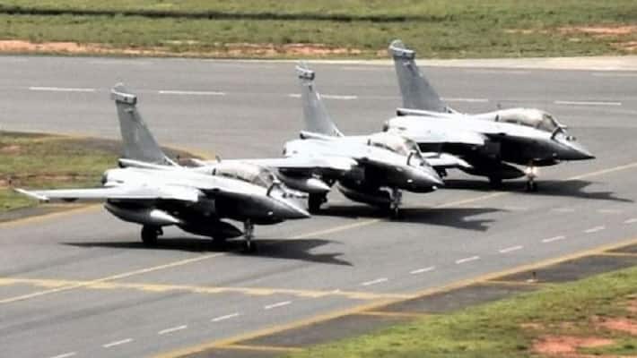 3 French Rafales make strategically crucial stopover in India vva 3 French Rafales make strategically crucial stopover in India vva