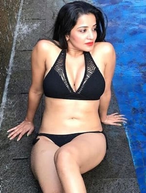 300px x 396px - Monalisa SEXY photos: Bhojpuri actress' HOT avatar in 'two-piece only' (See  Pictures)