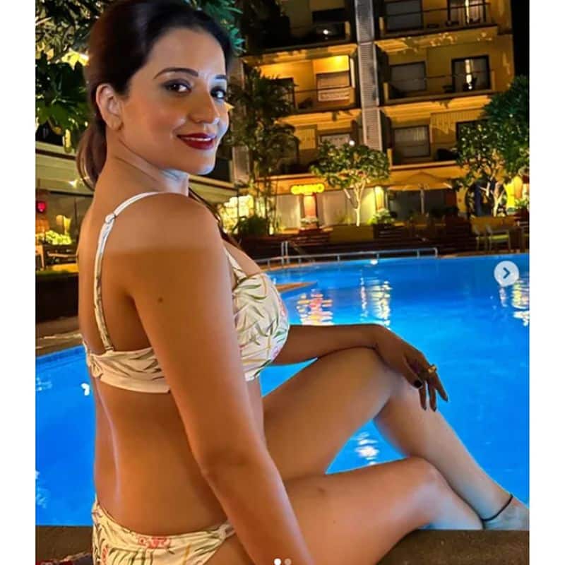 Monalisa Bf Xxx - Monalisa SEXY photos: Bhojpuri actress' HOT avatar in 'two-piece only' (See  Pictures)