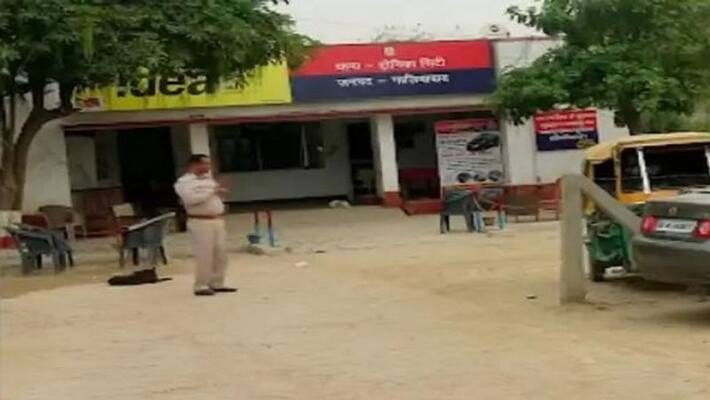 Ghaziabad Death elderly living alone house neighbors did such thing because smell house Ghaziabad Death elderly living alone house neighbors did such thing because smell house