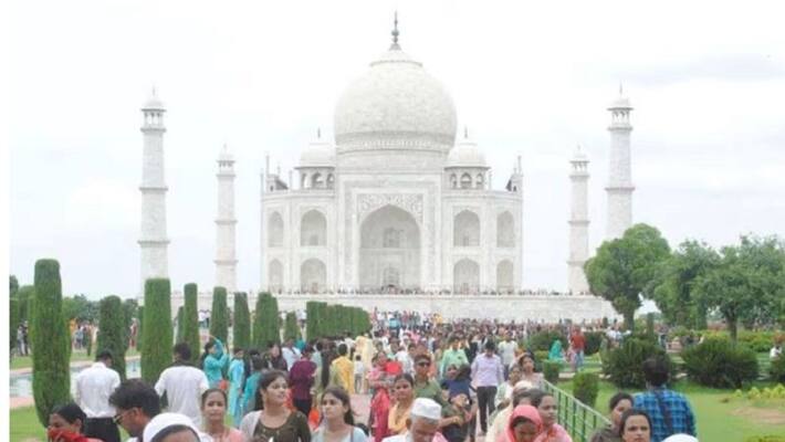 agra tourists entry closed for three days on the main tomb of tajmahal agra tourists entry closed for three days on the main tomb of tajmahal