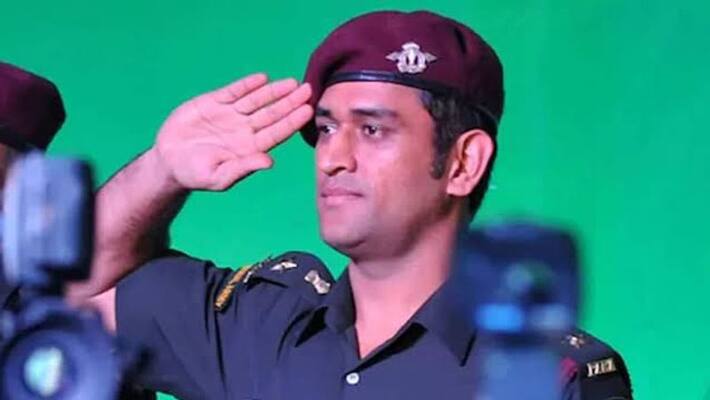 Former Indian captain MS Dhoni change his Instagram DP ahead of 75th Independence day of India spb Former Indian captain MS Dhoni change his Instagram DP ahead of 75th Independence day of India spb