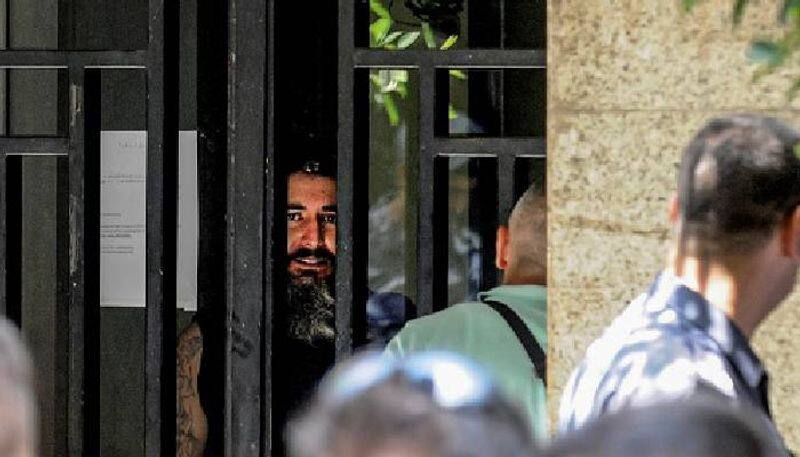 Man who held bank staff hostages to access his own savings released in lebanon