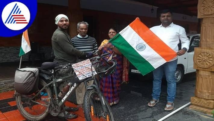 People Celebrate Har Ghar Tiranga Campaign With Ex Amry Brijesh Sharma in Chikkamagaluru grg People Celebrate Har Ghar Tiranga Campaign With Ex Amry Brijesh Sharma in Chikkamagaluru grg