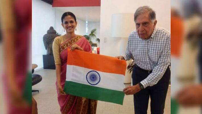 Ratan Tata receive national flag under govt s Ghar Ghar Tiranga campaign BDD Ratan Tata receive national flag under govt s Ghar Ghar Tiranga campaign BDD