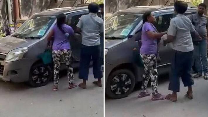 17 slaps in 90 seconds when the car is touched the woman snatched the mobile and money of the e-rickshaw Video Viral san 17 slaps in 90 seconds when the car is touched the woman snatched the mobile and money of the e-rickshaw Video Viral san