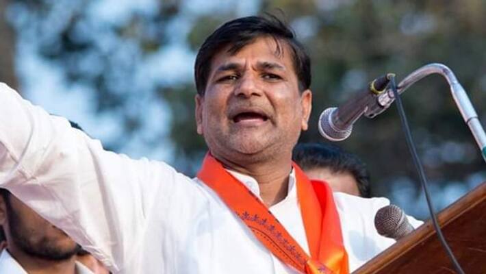 Maratha quota supporter and Shiv Sangram chief Vinayak Mete dies in car crash on Mumbai-Pune expressway - adt Maratha quota supporter and Shiv Sangram chief Vinayak Mete dies in car crash on Mumbai-Pune expressway - adt
