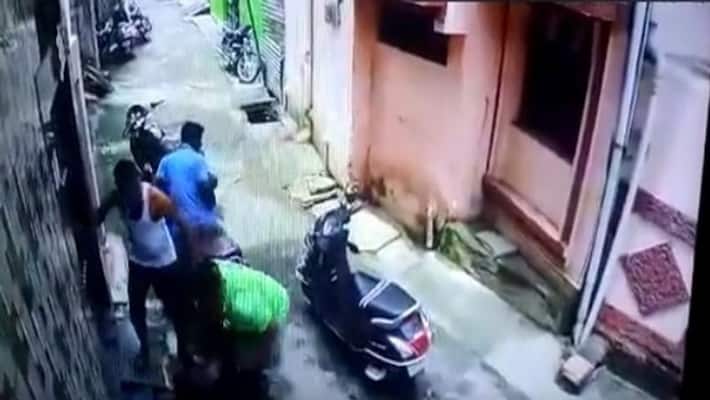 Police crushed a 9-year-old boy on suspicion of theft. The video is viral Police crushed a 9-year-old boy on suspicion of theft. The video is viral