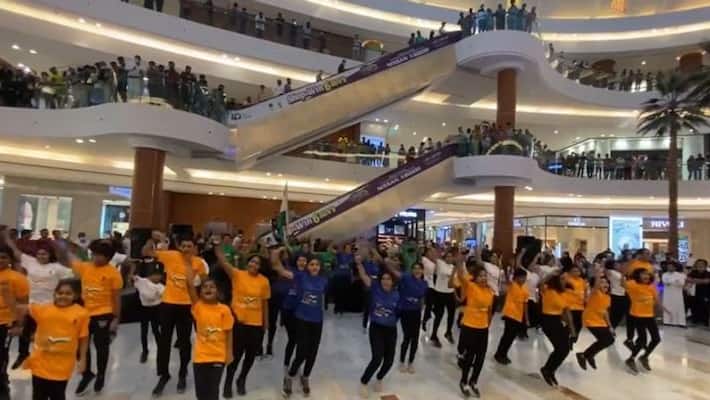 Hindustani flash mob suprises Dubai mall shoppers; PM glad to see Diaspora's spirit
