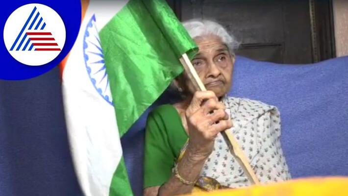Bjp leaders meets Mahatma Gandhis companion 103 year old grandmother and honored gvd Bjp leaders meets Mahatma Gandhis companion 103 year old grandmother and honored gvd