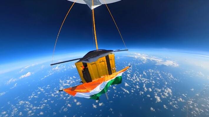 The national flag of India is flying over 30 km of the planet, see in the video bsm The national flag of India is flying over 30 km of the planet, see in the video bsm