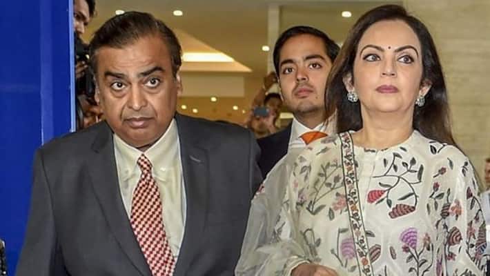 Mukesh Ambani and his family received threat calls on Independence Day ANBSS Mukesh Ambani and his family received threat calls on Independence Day ANBSS