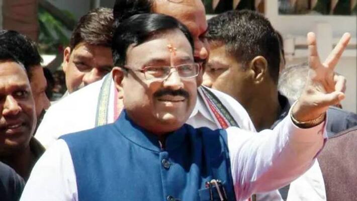 Use vande mataram instead of hello says BJP Minister of Maharashtra to officials Use vande mataram instead of hello says BJP Minister of Maharashtra to officials