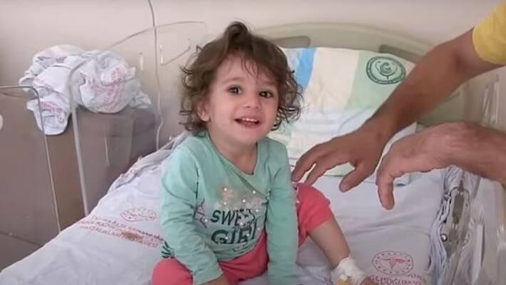 two year old Turkey girl kills snake that two year old Turkey girl kills snake that
