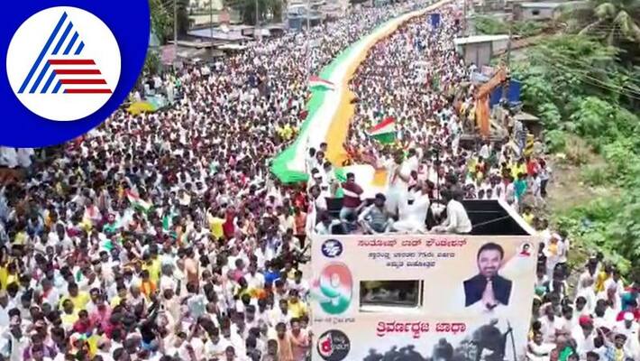 9KM Long Tricolor Flag Procession in Kalaghatagi: People united like an ocean akb 9KM Long Tricolor Flag Procession in Kalaghatagi: People united like an ocean akb