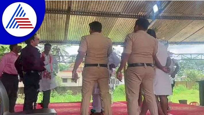 SDPI Workers Opposes Veer Savarkar Photo During independence day celebration In Mangaluru rbj SDPI Workers Opposes Veer Savarkar Photo During independence day celebration In Mangaluru rbj