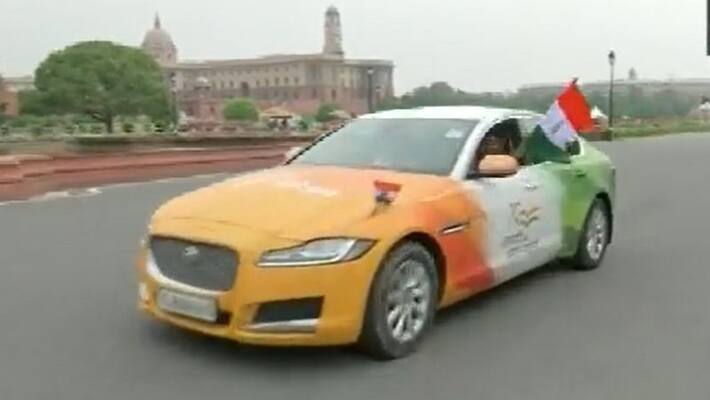 Gujarat man paint his RS 72 lakh jaguar car with Indian flag colours spend rs 2 lakh ckm Gujarat man paint his RS 72 lakh jaguar car with Indian flag colours spend rs 2 lakh ckm