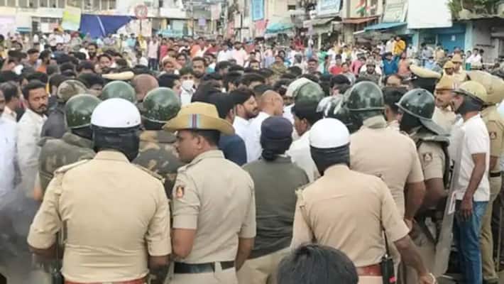 Karnataka Shivamogga witness Clash On I-Day over Savarkar Banner Karnataka Shivamogga witness Clash On I-Day over Savarkar Banner